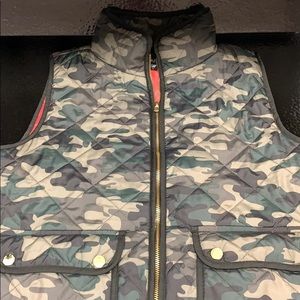 Camo/bright pink vest